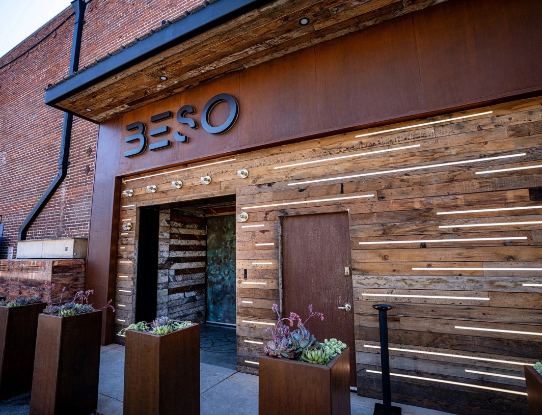 Beso exterior facade